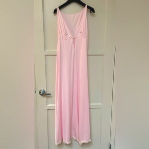 Vintage 1960’s Claire Sandra For Lucie Ann Nightgown Pink